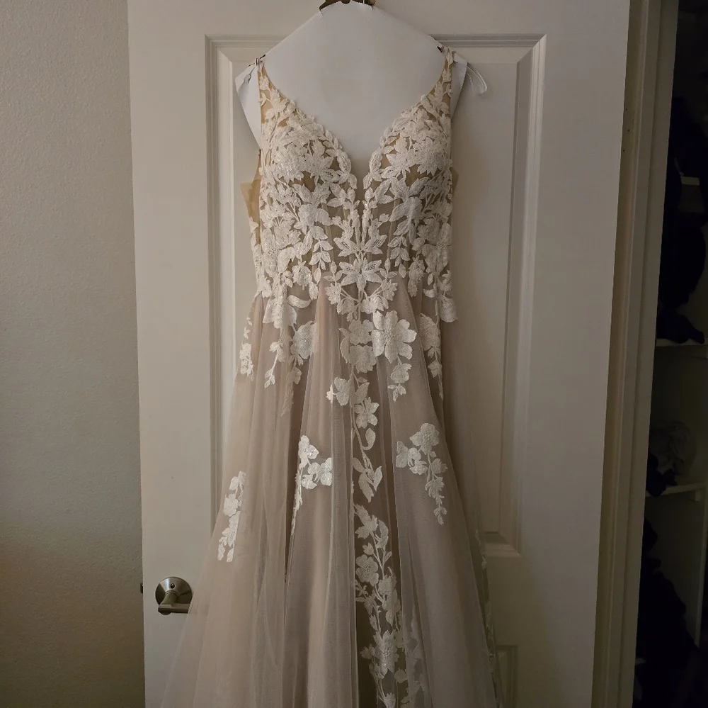 Allure Bridals Cream and White Wedding Dress - Picture 1 of 8